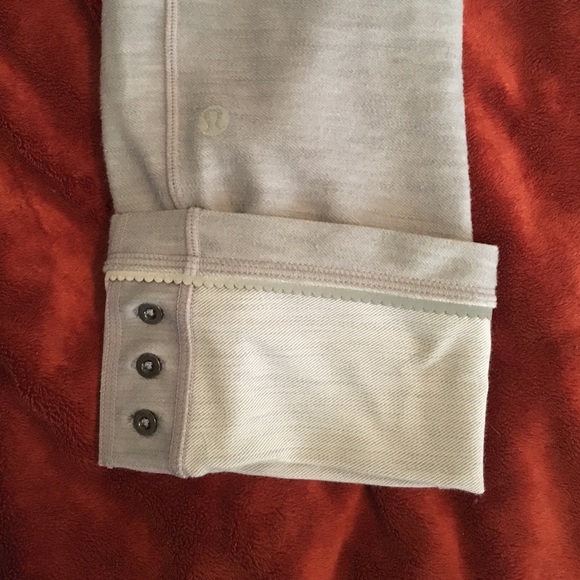 Lululemon Cuff Capri Crop Size 4 Light Gray - Picture 4 of 4
